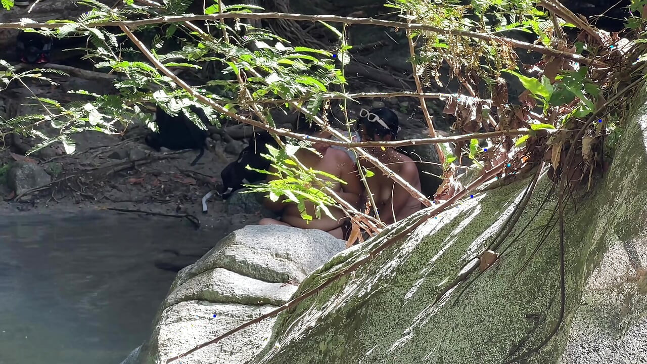 2 Latina swallow 2 cocks of strangers in the middle of the forest