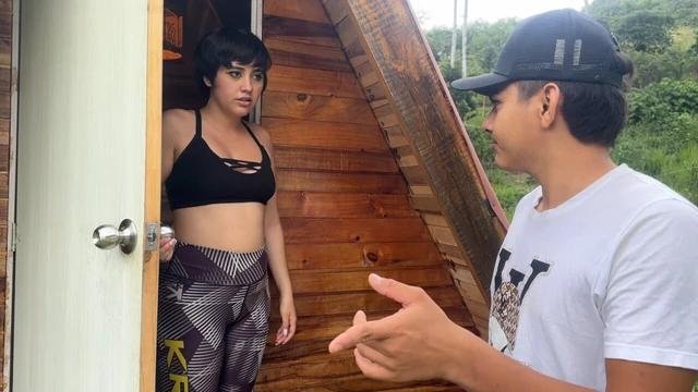 I arrive on vacation at a campsite in the middle of the mountains and I see that there is a girl with a good neighbor's ass and I end up putting my penis in her.
