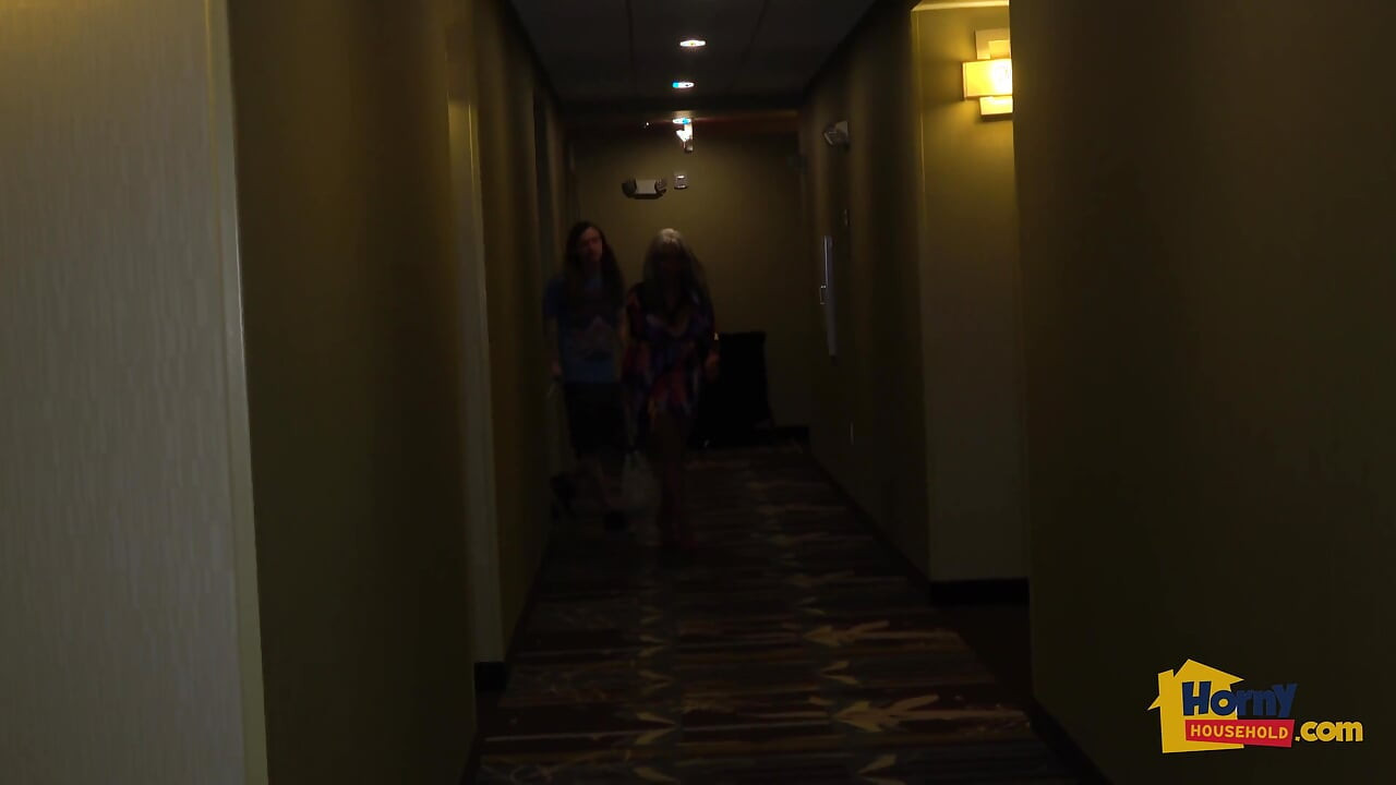 Madrasta peituda sexualmente agradável