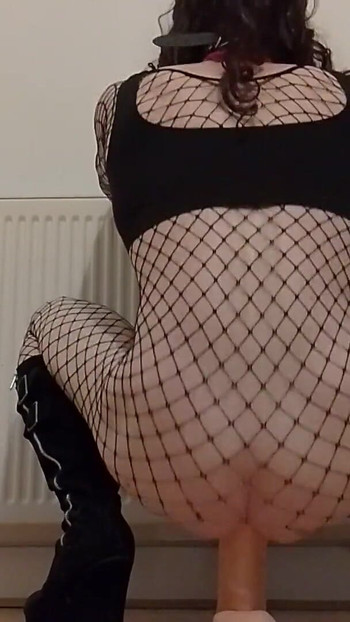 Emilyhardon pederčić jaše ogromni dildo | Isječak 1