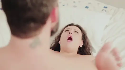 Agatha Ludovino adalah BBW nakal yang suka mengisap penisku.