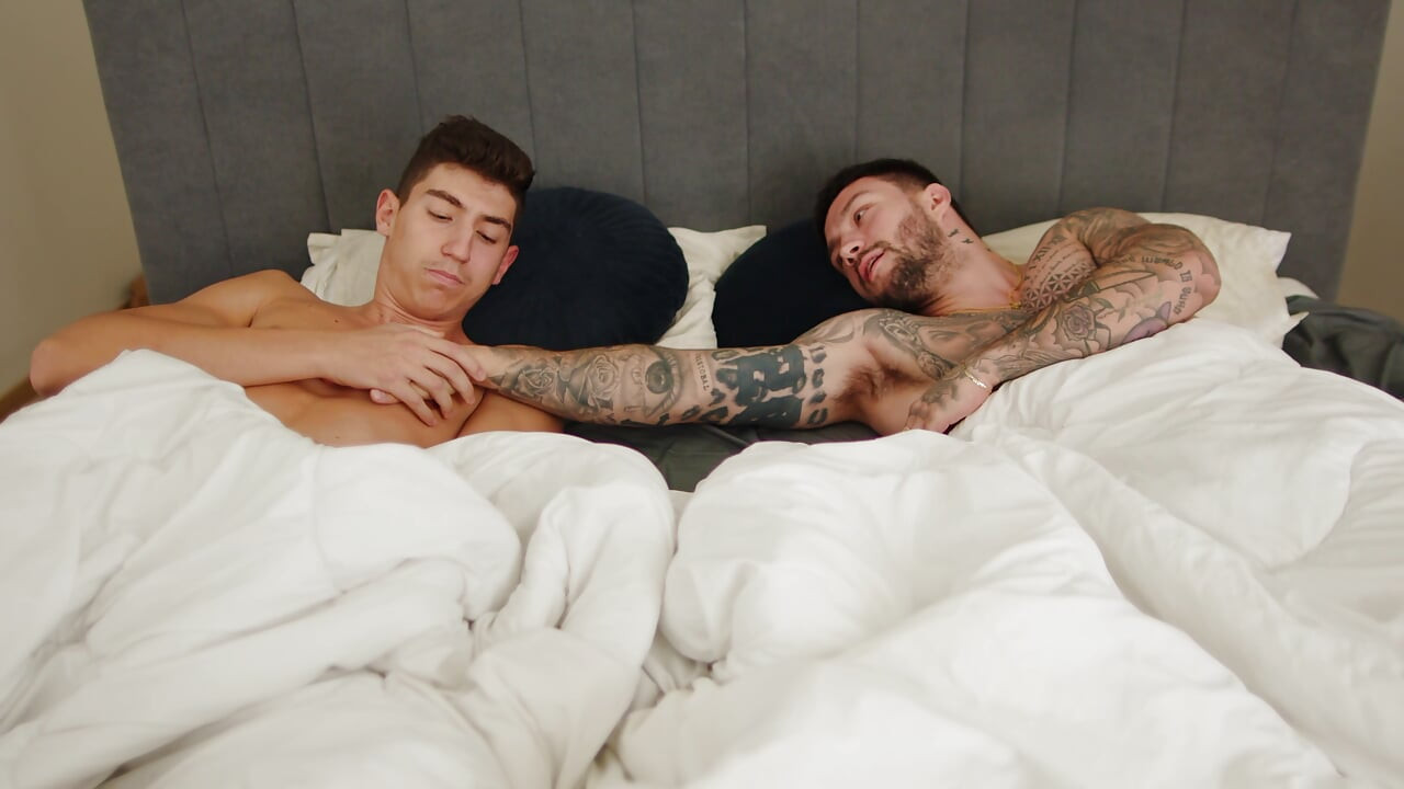 פנטזיה רטובה ושלישיית DP עם בחורה Elf נדפקת על ידי שני זין גדולים