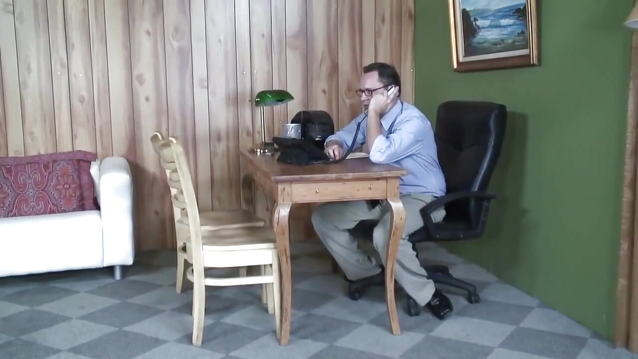 רופא מבקר את הכוס שלי!