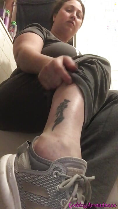 Jerk off to My Smelly Socks & Dirty Feet