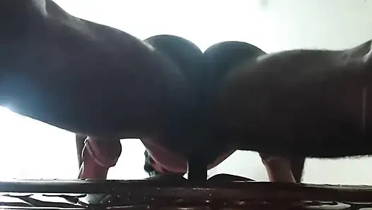 Domaltarak seks, amcık sikiliyor, büyük yarakla sıkı amcık sikişi