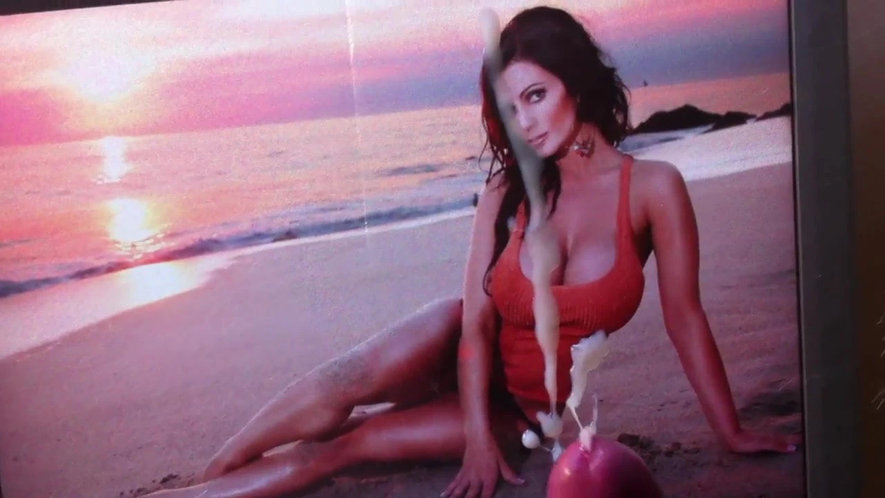 Denise milani počast spermi