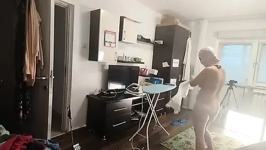 Cewek seksi rambut cokelat lagi asik sambil bugil di rumah