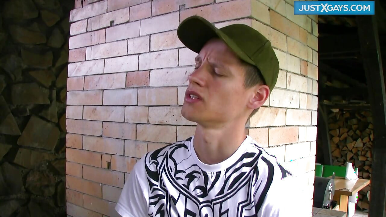 Muž poprvé fistí německého chlapce