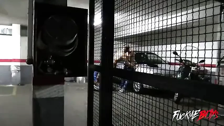 seks bertiga di parkir