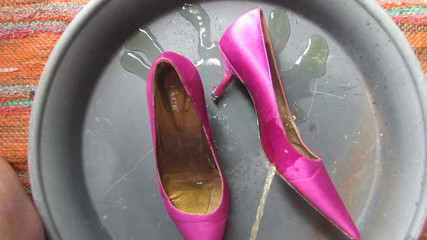 Aunt's pink shoes pissed on