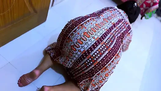 Beautiful Egypt Hot Stepmom Stuck Inside Table Now She Want Rough Anal From Me!