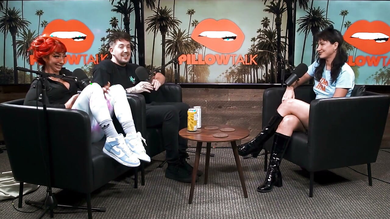Lexy Panterra třese zadek v Podcast Studiu!