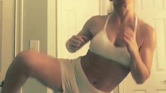 Evangeline lilly slo-mo abs và bouncy tits