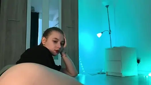 Jucielussie dildo emiyor ve seksi domaltmalı