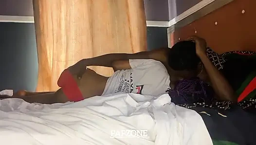 Minyon amcığını kalın dölümle doldurdu