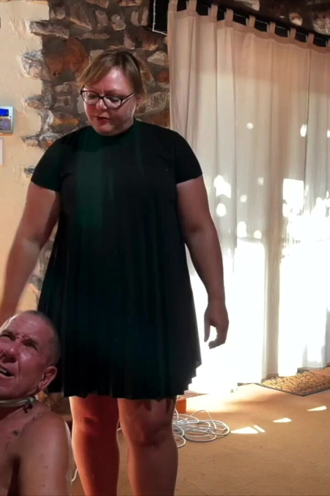 Dominatrix meesteres April - vakantie met mijn slaaf