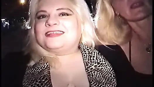 Blonde MILfs lecken muschi und lutschen schwanz wild