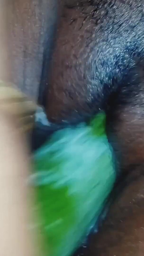 Dona de casa Jinga de 14 polegadas em vídeo de sexo com buceta no país | Clipe 1