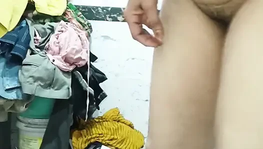 Priya si kakak ipar india lagi pamer memeknya yang menganga lebar