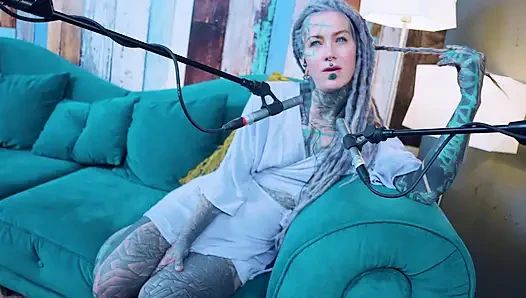 Aku bicara tentang L - LOVE - ASMR podcast SFW berbicara tentang gadis gothic bertato rambut gimbal