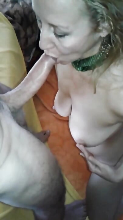 Selena's close up dancing, posing and sex games