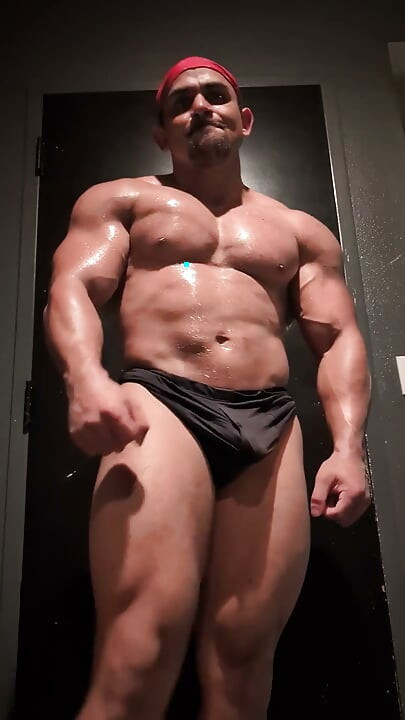 Hot Muscular Bodybuilder Poses and Flexes Naked