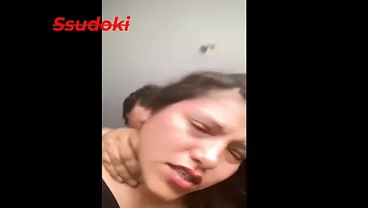 Pacarku punya fantasi lesbian memasukkan kakinya ke dalam pantatku, aku harus menyenangkannya dan aku akhirnya menyukainya