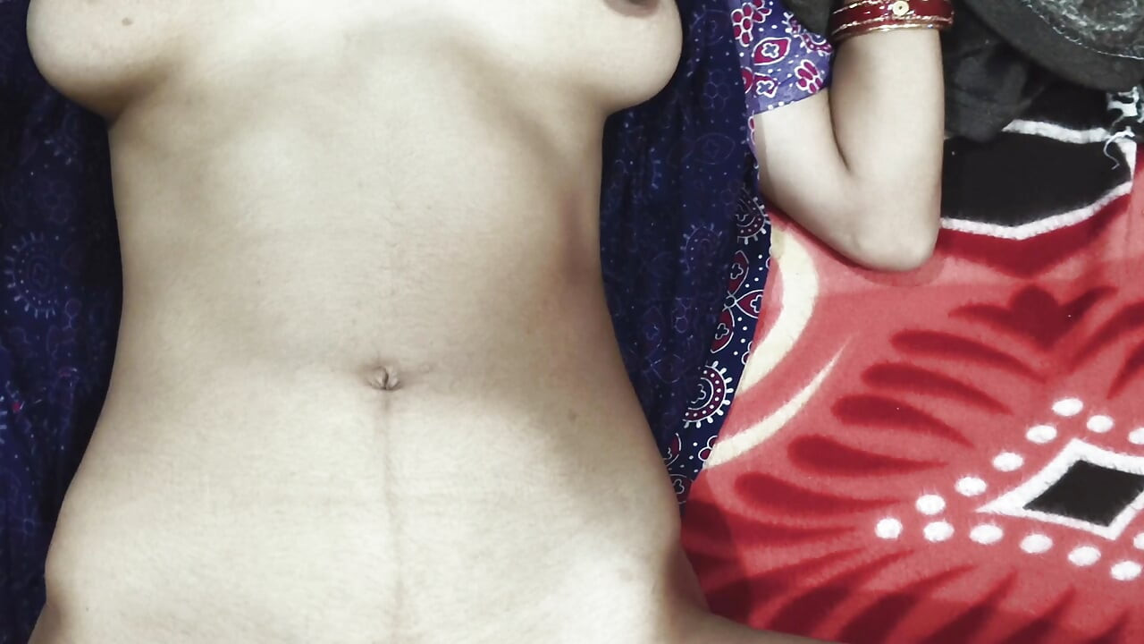 Kylän tyttöä nussittiin raivokkaasti maahan.