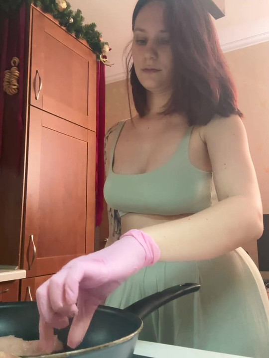 Bereitet das abendessen für einen nachbarn zu