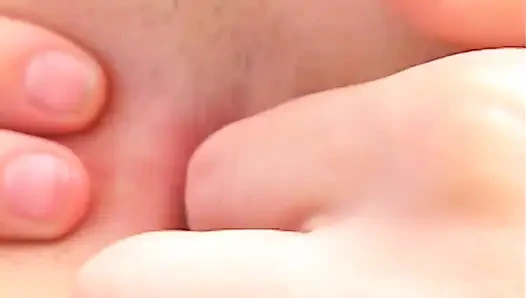 Tante seksi rambut cokelat lagi asik fingering memeknya sampai muncrat banyak banget