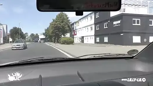 Немецкая тинка-незнакомка на улице трахается раком в видео от первого лица, подборка на улице