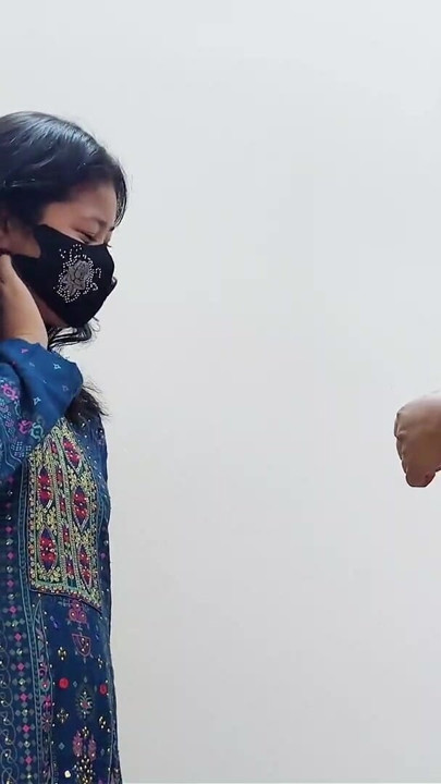 Hintli evli kadın kocasını üvey kız kardeşi Bangla'nın ateşli sesiyle paylaşıyor | Klip 1