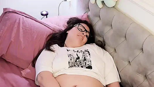 ГОРЯЧАЯ БОТАНИСТАЯ СТУДЕНТКА С БОЛЬШОЙ ШИКАРНОЙ ЗАДНИЦЕЙ ПРИГЛАШАЕТ ТЕБЯ КОНЧИТЬ ВМЕСТЕ