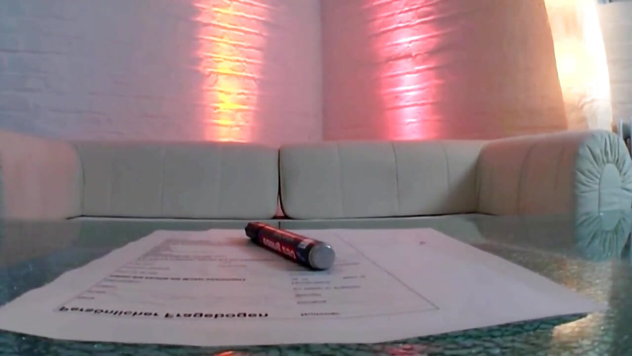 Seksi plavušu sa prelepim telom jebe njen šef u kancelariji