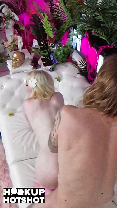 Gigi Sweets com tesão e voluptuosa é fodida por um pau grande!