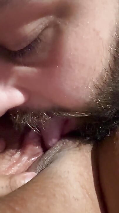 Papi Comiendo Mi Lindo Coño