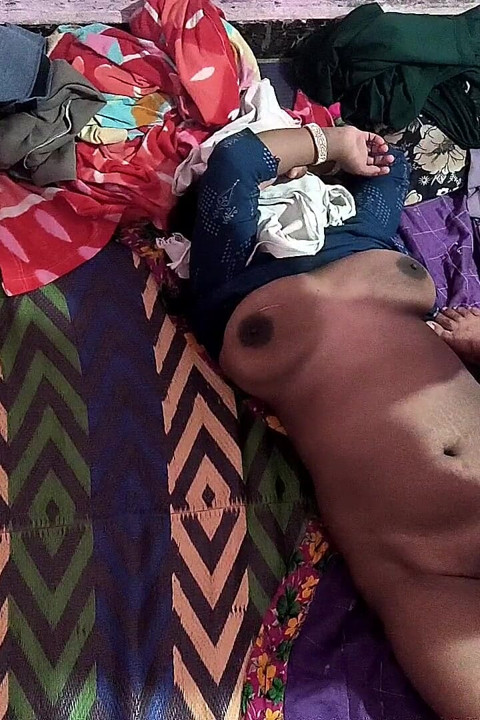 대학 가기 전에 쪼이는 보지에 사정하는 핫한 계모