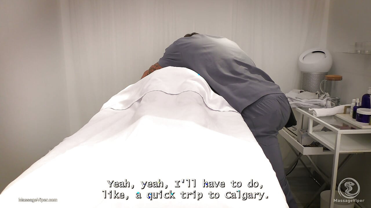 Blonde fitness model fucking her massage therapist