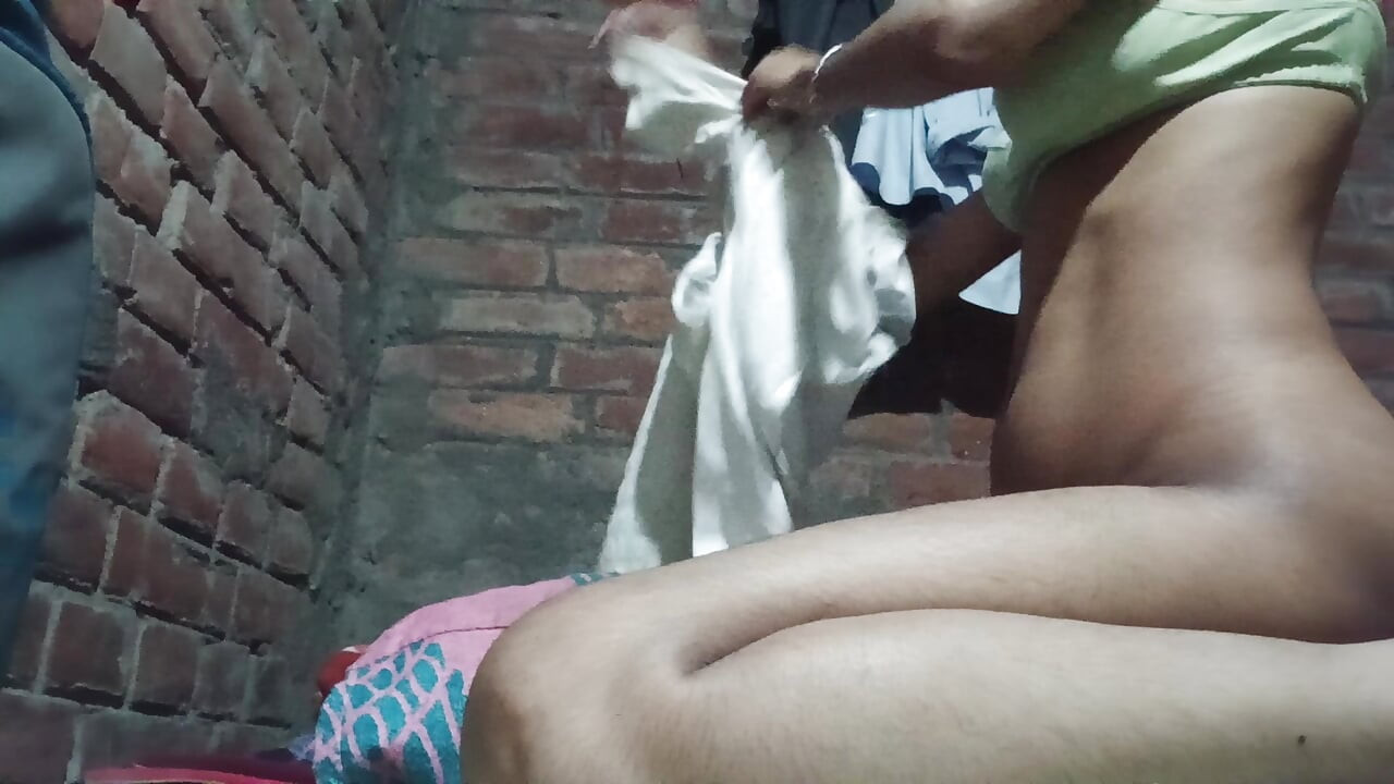 Nude dance by desi pinky randi, shaking her ass and rubbing her black hairy pussy in pillow.