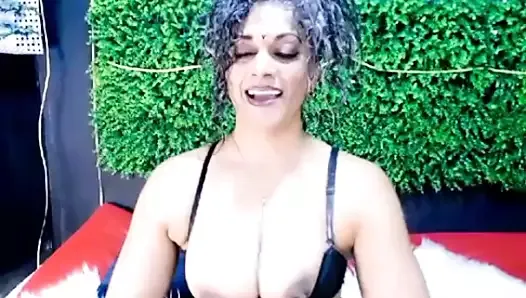 Hot mom boobs showing