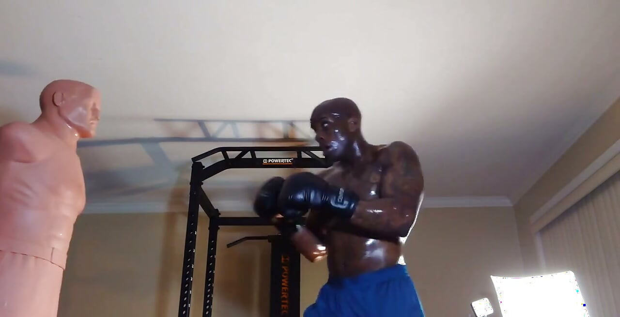Treino de boxe treinamento integrado combina flexibilidade, cardiorrespiratório, núcleo, equilíbrio, plyometria
