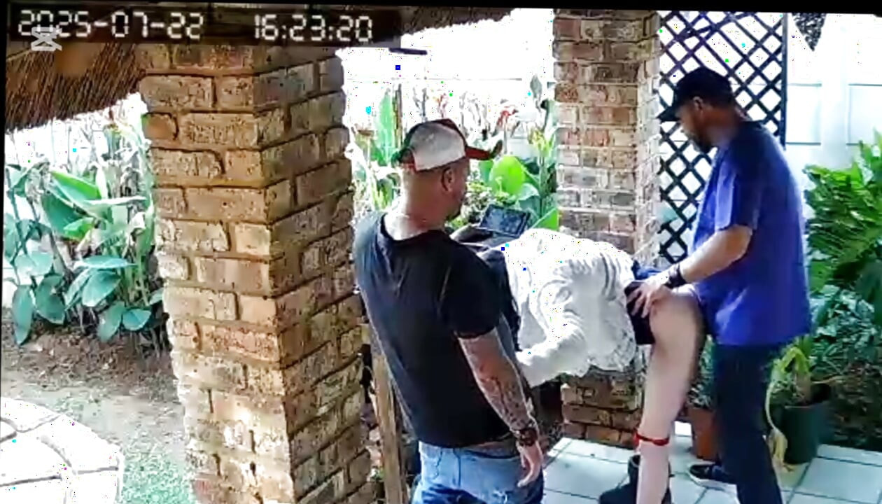 Bos cuckold mahu saya mengongkek isterinya semasa dia melancap