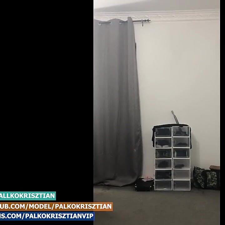 Striper frumos cu cameră web lungă