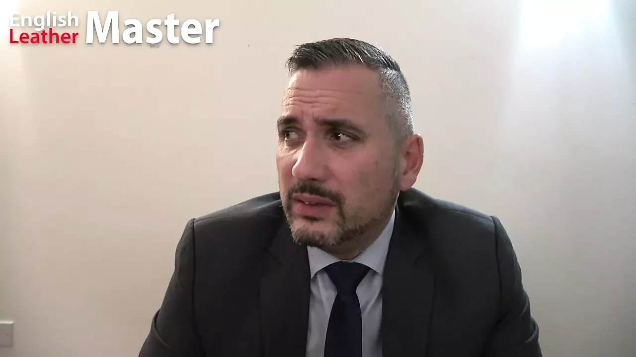 Suitingos dilf azt mondja, hogy felszarvazott vagy, és ő megbassza a barátodat előnézet