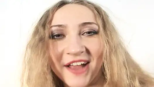 Kıllı kızıl saçlı bir Rus