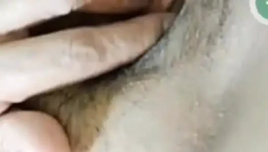 хочет проглотить мою сперму во время видеозвонка