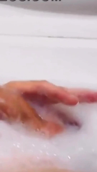 爸爸向他的男孩展示大鸡巴 | 短片 1