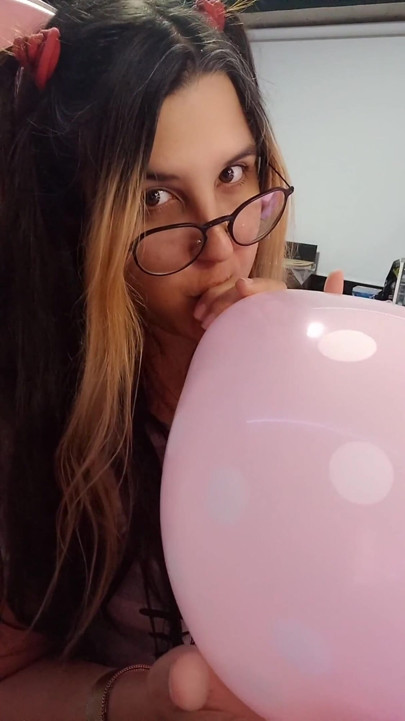 Bunny Looner Teach You How to Inflate a Balloon [eng Subs]
