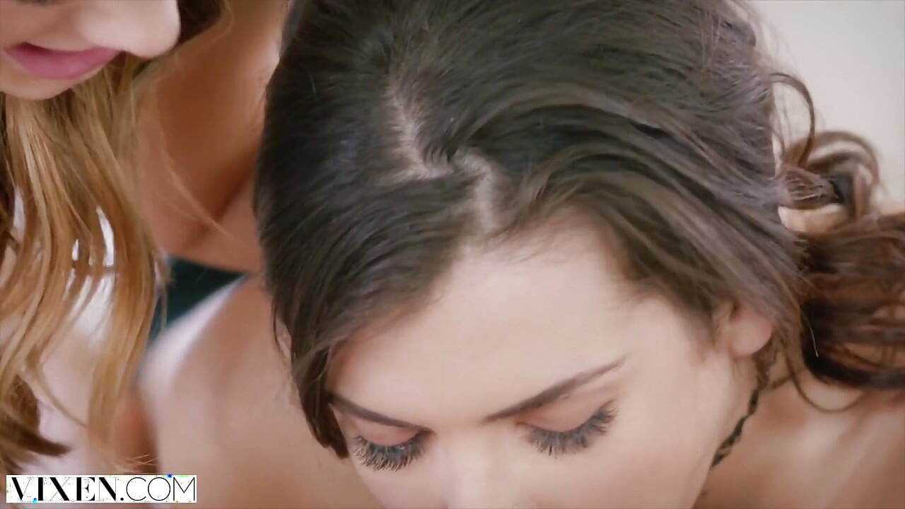 자지를 공유하는 VIXEN Eva Lovia 그리고 Keisha Grey