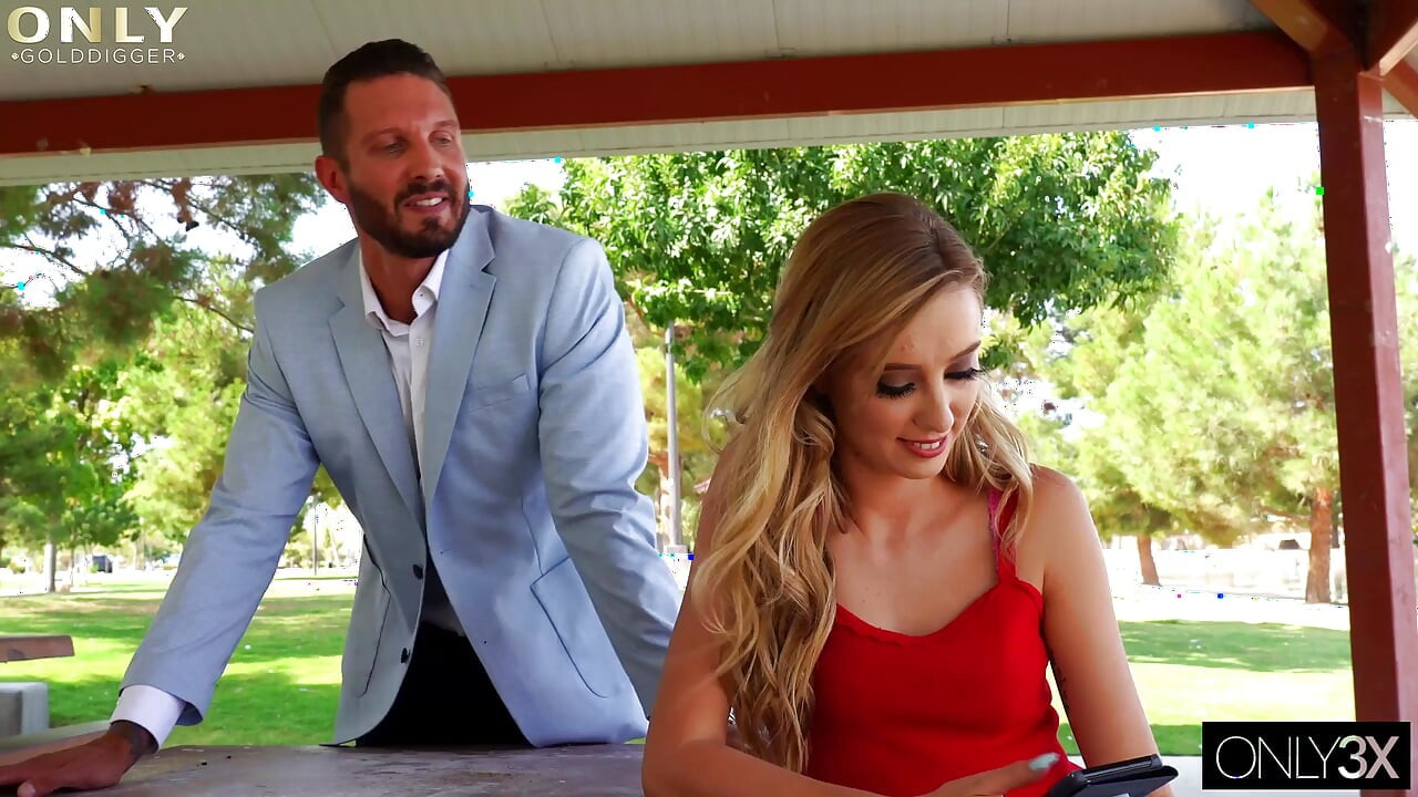 Sexy Haley Reed ist ein goldgräber und sie verdient eine gesichtsbesamung, Premium-Edit only Gold Digger